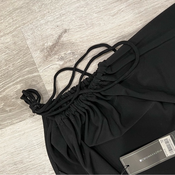 NWT BCBGMAXAZRIA Black One Sleeve & Open Shoulder Top Size M Black - Picture 10 of 11